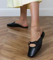 Gemre Black closed-toe flat sandals Matila