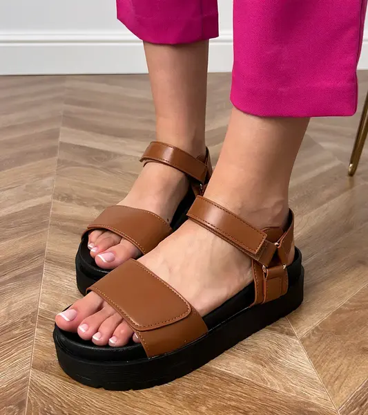 Gemre Brown faux leather platform sandals Trensi