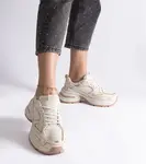 Gemre Beige sneakers on a chunky sole Adoma