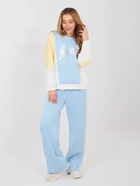 Světle modrá tepláková souprava