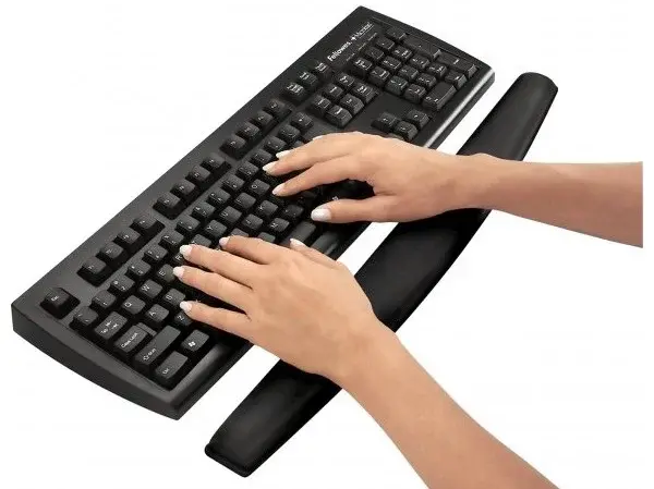 PALA Opěrka zápěstí ke klávesnici Fellowes pěnová černá