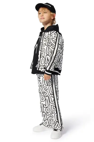Dětské bavlněné tepláky Marc Jacobs bílá barva, W60468