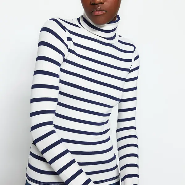 Trendyol Navy Blue Premium Měkký látkový rolák vypasovaný/situovaný pruhovaná pletená halenka