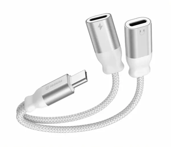 Nabíjecí audio adaptér Swissten Textile USB-C (samec) / 2x USB-C (samice) 0,12m bílá