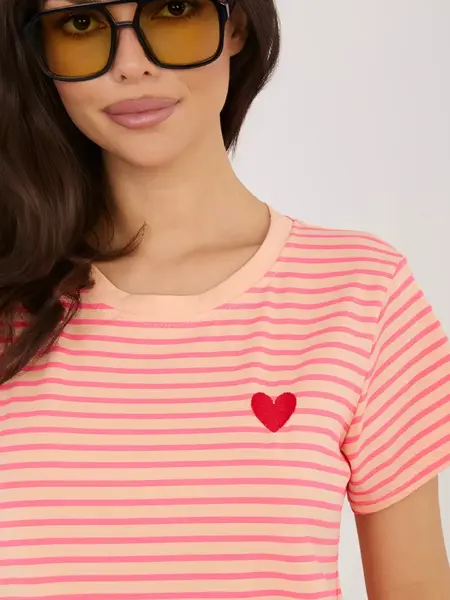 Dámské tričko v broskvovo-růžových proužcích