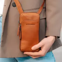 Kožená taška na mobil a doklady The Chesterfield Brand Miura - koňak