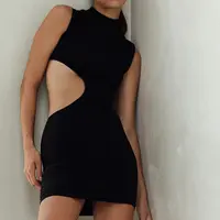 Šaty MUUV. černá barva, mini