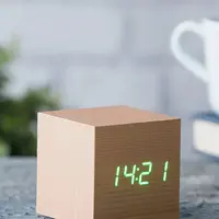 Stolní hodiny Gingko Design Cube Click Clock žlutá barva