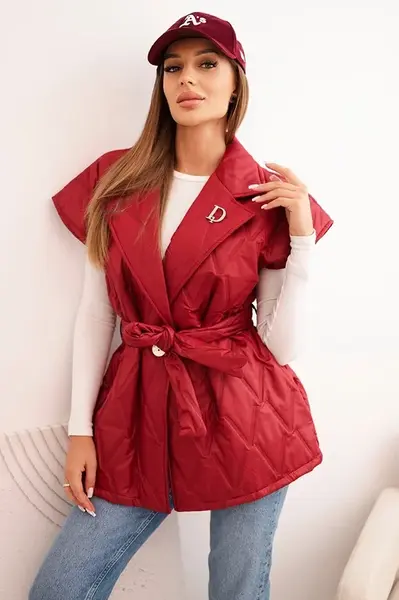 Kesi Włoski Dámska prešívaná vesta s pásom a širokým golierom bordová