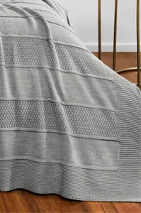 Vlnený prehoz na posteľ MABEL v darčekovom balení Sivá