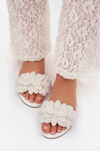 Dámské bílé ozdobené pantofle Grelora
