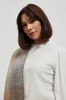 Marisse A warm scarf with a delicate pattern