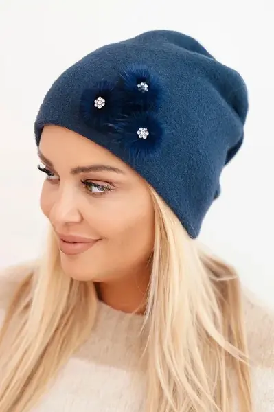 Kesi Dámská čepice s ozdobnými kožešinovými květinami elegantní modrá