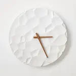 ODLITO Betonové nástěnné hodiny Měsíční kráter – bílá – 50 cm – hnědé ručičky
