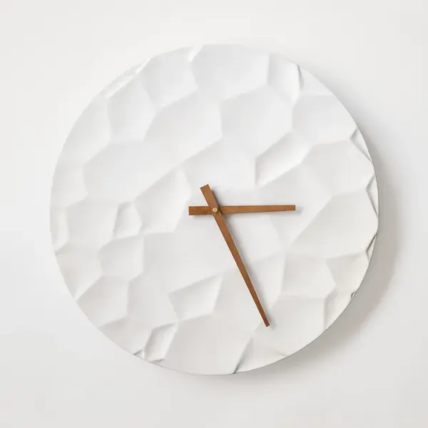 ODLITO Betonové nástěnné hodiny Měsíční kráter – bílá – 50 cm – hnědé ručičky