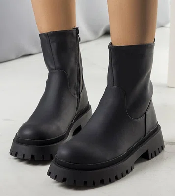 Gemre Black insulated ankle boots Basil