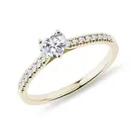 Romantický diamantový prsten se srdíčkem ve zlatě KLENOTA