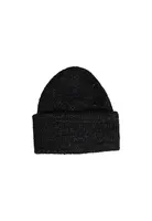 Černá čepice Pieces