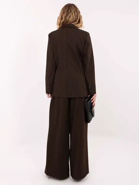 Dvojradový dámsky sako v tmavohnedej farbe