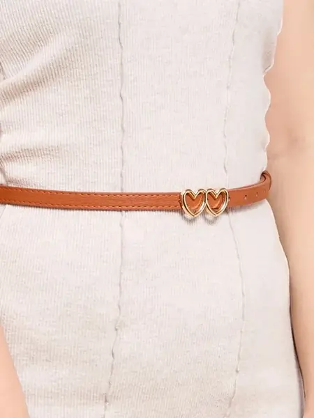 Dámský opasek s přezkou ve tvaru srdce