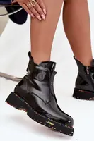 Dámské kotníkové boty z lakované kůže