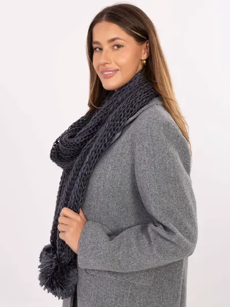 Tmavě šedá šála s bambulkami