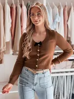 Krátky dámsky sveter s mašľou LAMURE