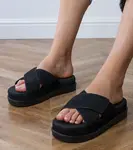 Gemre Čierne šľapky s remienkami na platforme Juko