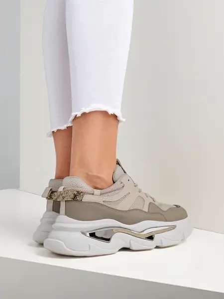 Resti Women's sneakers with a thicker sole Lesalli