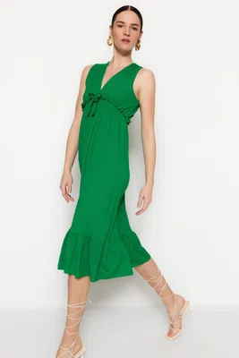 Trendyol Zelené V-Neck Flounce Detailní A-Line Midi pletené šaty