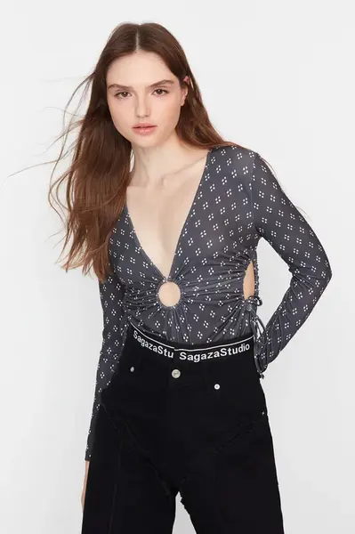 Trendyol X Sagaza Studio vícebarevné body s detaily výřezů