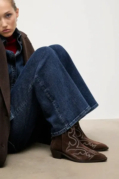 Semišové kovbojské boty Answear.LAB hnědá barva, na podpatku