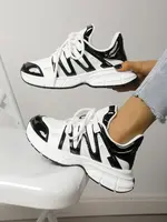 Resti Women's sporty sneakers on a thicker sole Loness