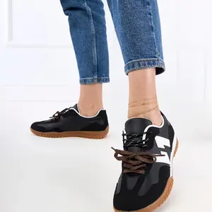Gemre Black sneakers with colorful laces Bekki