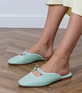 Gemre Green closed-toe sandals on a flat sole Matila