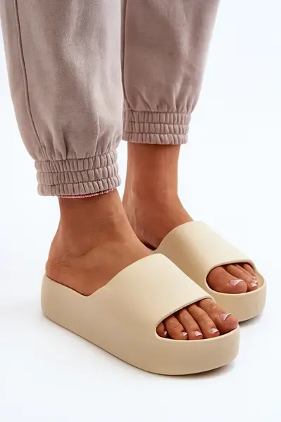 Dámske šľapky Kesi