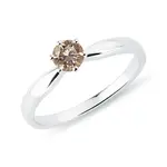 Zásnubný zlatý prsteň s diamantom champagne KLENOTA