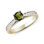 Masivní prsten s vltavínem a diamanty ve žlutém zlatě KLENOTA