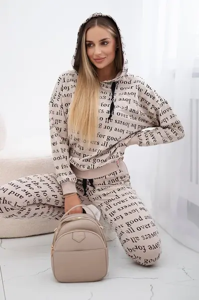 Set s béžovým potiskem