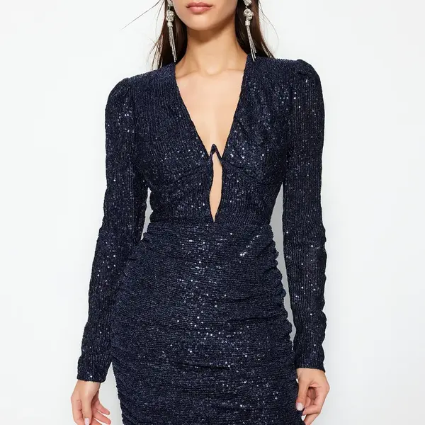 Trendyol Navy Blue Vypasované lesklé flitry Elegantní večerní šaty