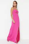 Trendyol Fuchsia Pletené večerní šaty s podšívkou s oknem / výřezem detail