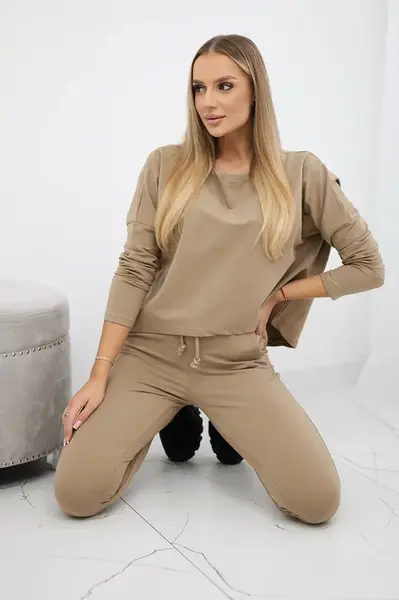 Set with oversized camel blouse