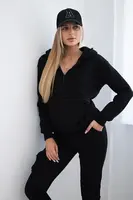 Zateplená souprava s ozdobnou kapsou černá