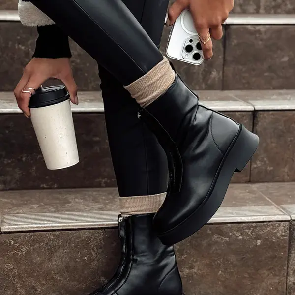 Černé kotníkové boty NAVARIIN