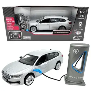 Škoda Superb IV Combi Stříbrně šedá + nabíjecí stanice 1:35