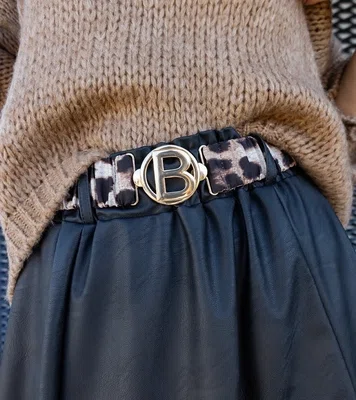 Gemre Black long skirt decorated with an animal motif belt Hanie