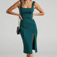Midi šaty Madmext so smaragdovo zelenými ramienkami a detailom rozparku