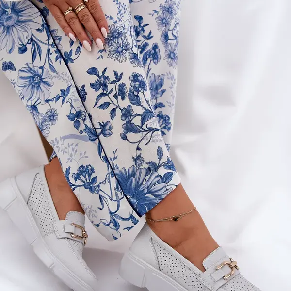 Dámske Kožené Mokasíny so Zlatým Detaile Jasnoszare Vinceza 88007