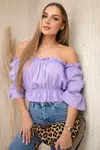 Fialová halenka přes rameno