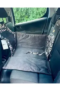 Bebobi  deka do auta s bezpečnostným pásom pre psa